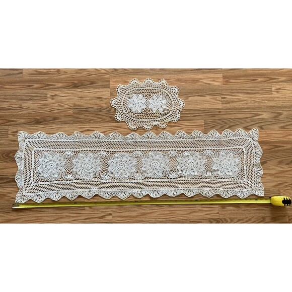 Vintage Embroidered Crocheted Table Runners And Matching Doily - Picture 2 of 8